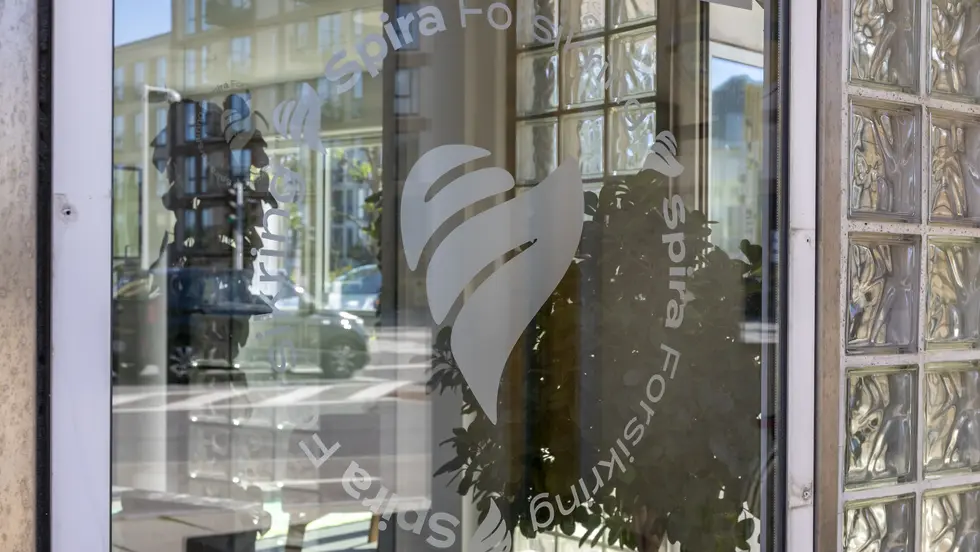 Spira Forsikrings logo på indgangsparti i Taastrup