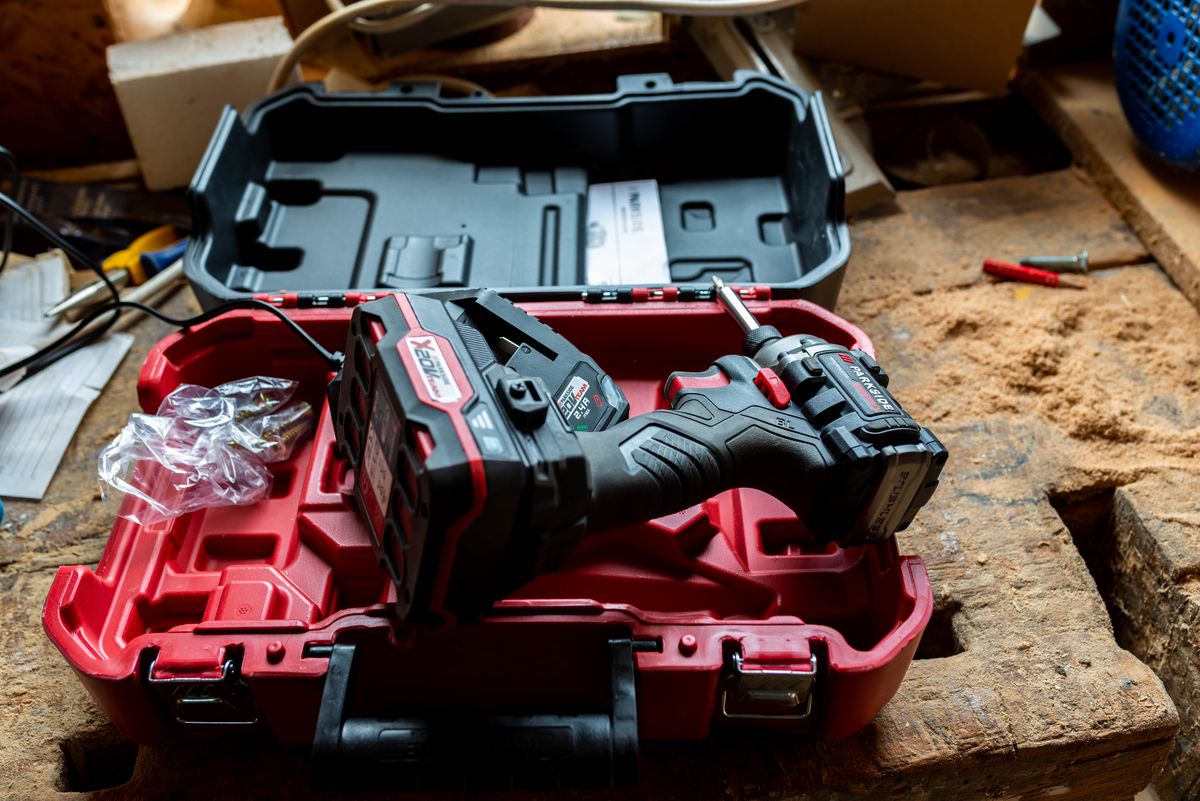 Brandfarlige lithium-ion-batterierier i værktøj